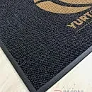 Siyah zeminli gold logolu paspas P4891
