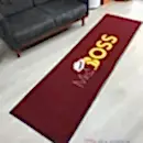 Bordo zeminli sarı logolu paspas P4932