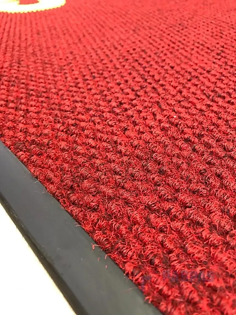 Bordo zeminli sarı logolu paspas P4932